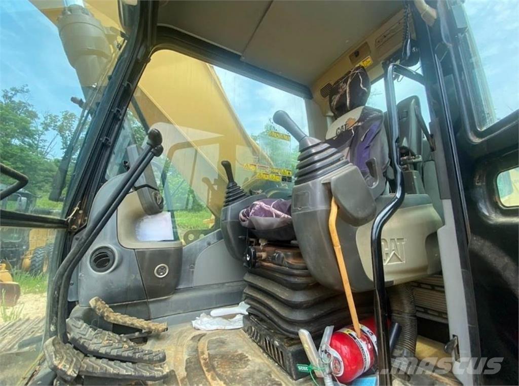 CAT 330DL Kāpurķēžu ekskavatori
