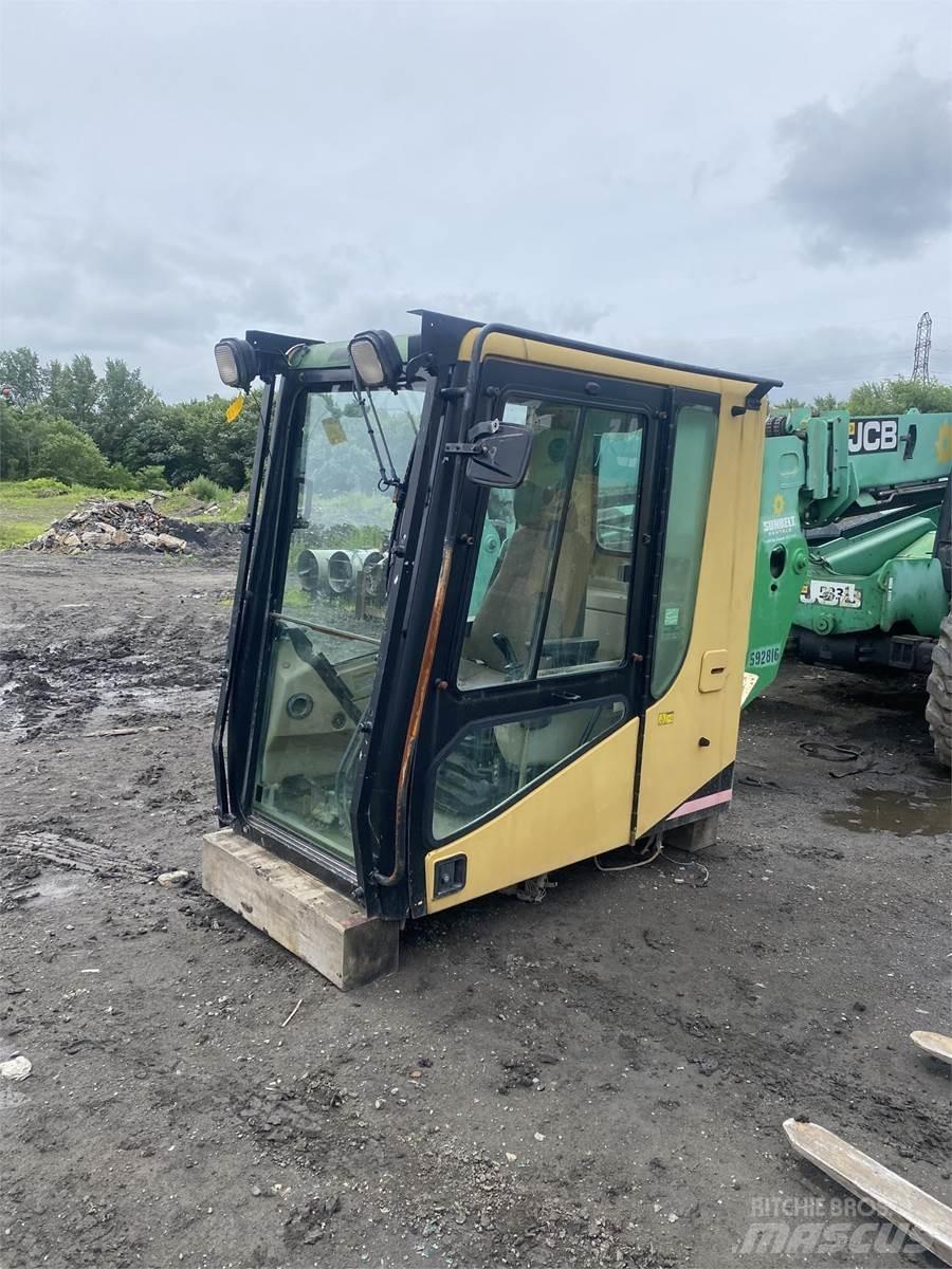 CAT 365 Kabīnes un interjers