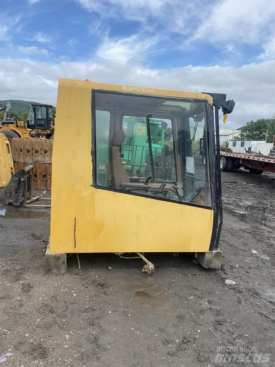 CAT 365 Kabīnes un interjers
