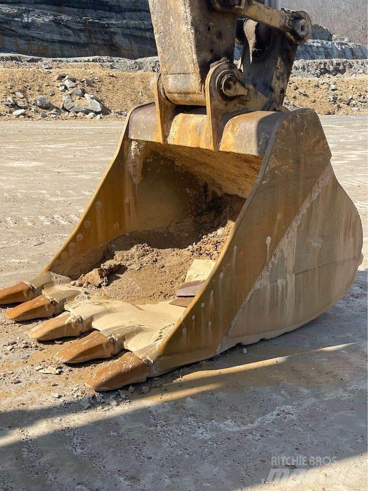 CAT 374DL Kāpurķēžu ekskavatori
