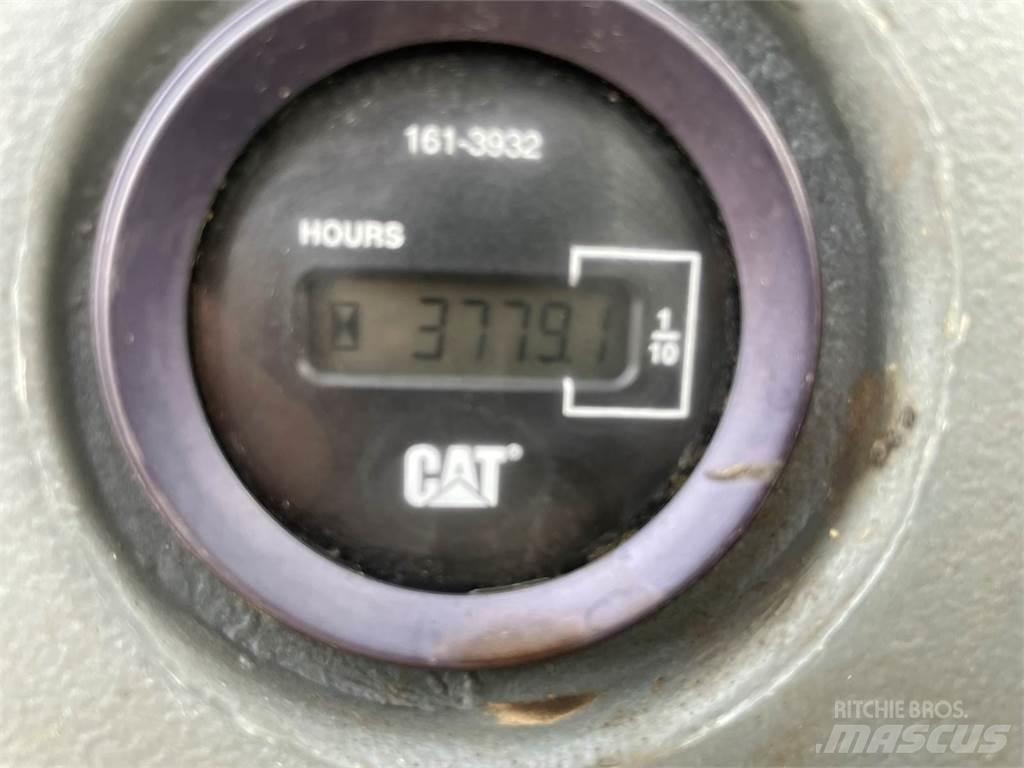 CAT 420D Ekskavatori-iekrāvēji