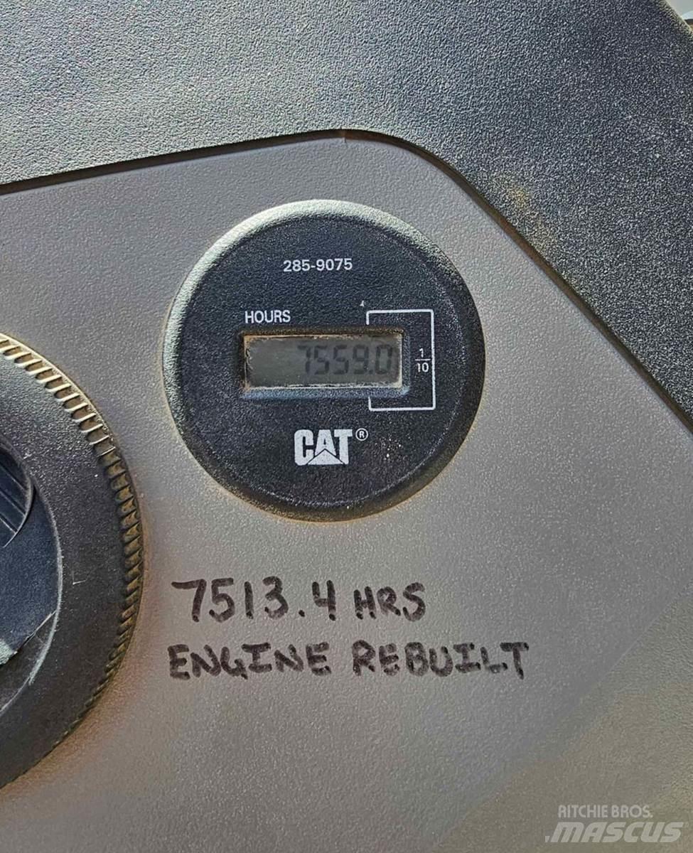CAT 420E Ekskavatori-iekrāvēji