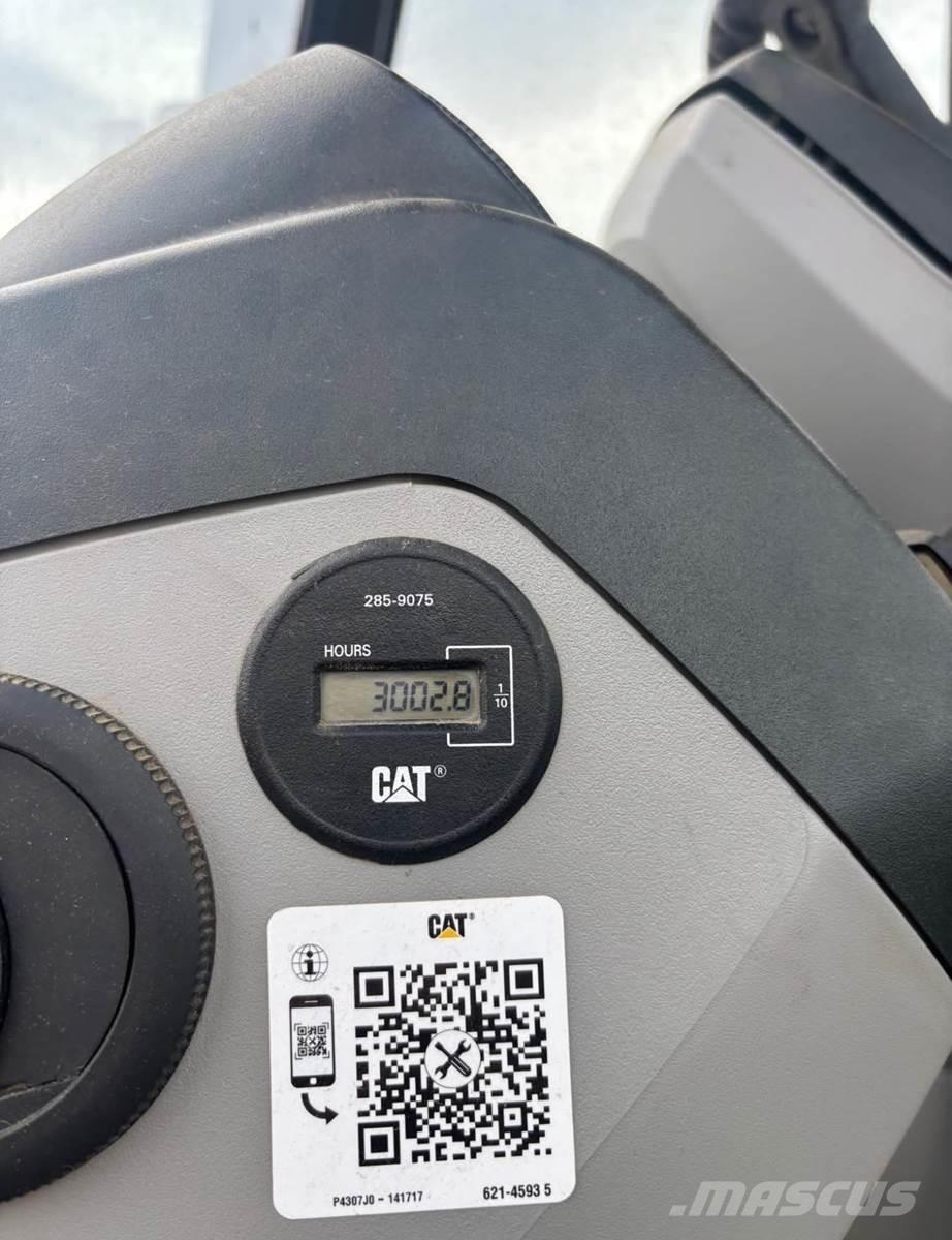 CAT 420E Ekskavatori-iekrāvēji