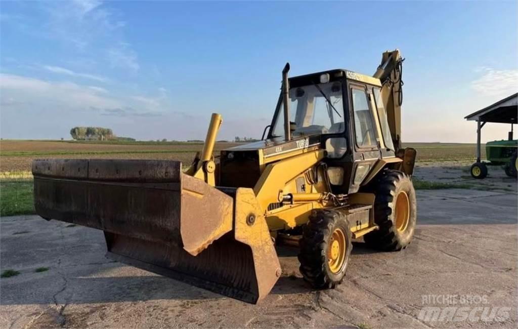 CAT 426B Ekskavatori-iekrāvēji
