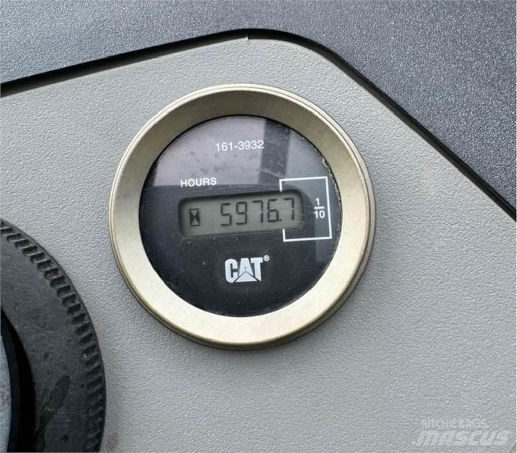CAT 430E Ekskavatori-iekrāvēji