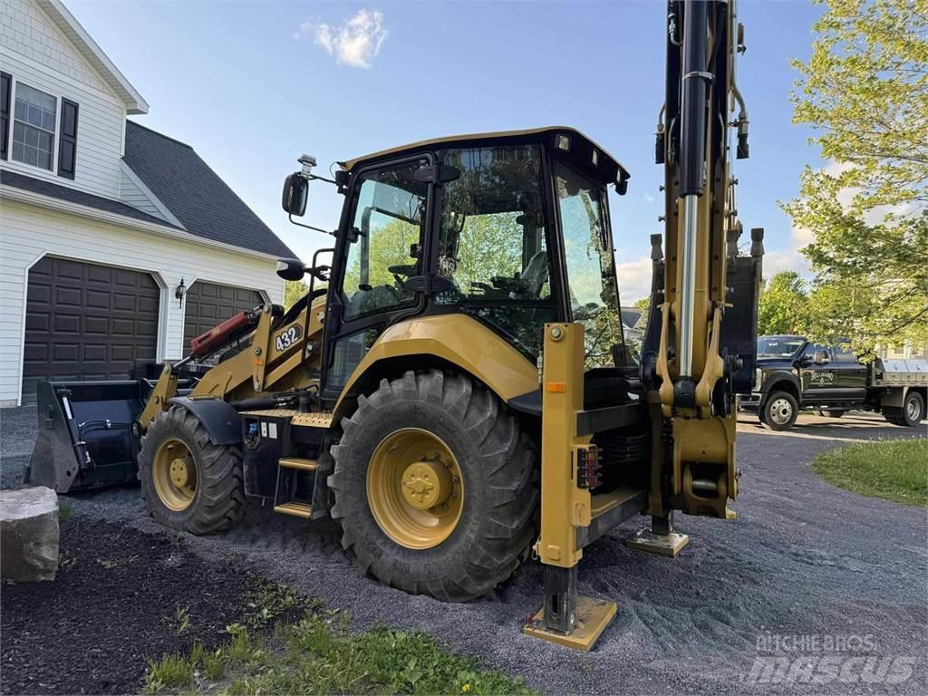 CAT 432 Ekskavatori-iekrāvēji
