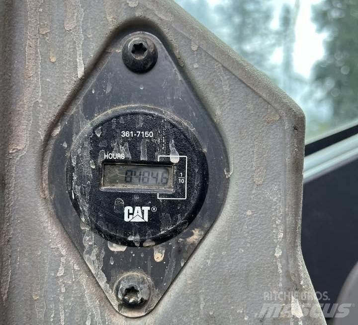 CAT 568 LL Baļķu iekrāvēji