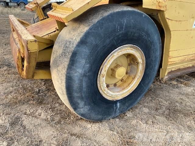 CAT 613B Skrēperi