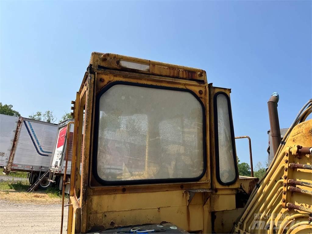 CAT 613C Skrēperi