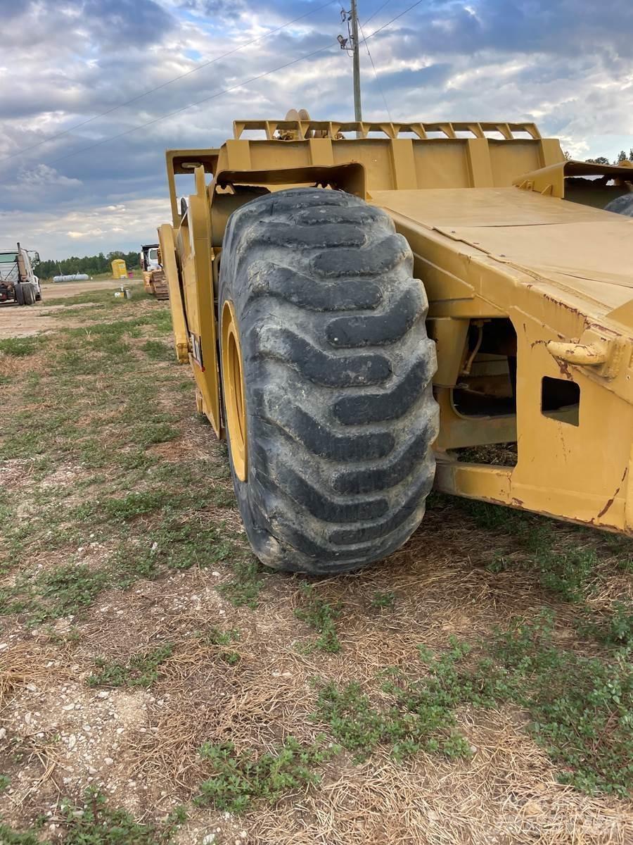 CAT 621B Skrēperi
