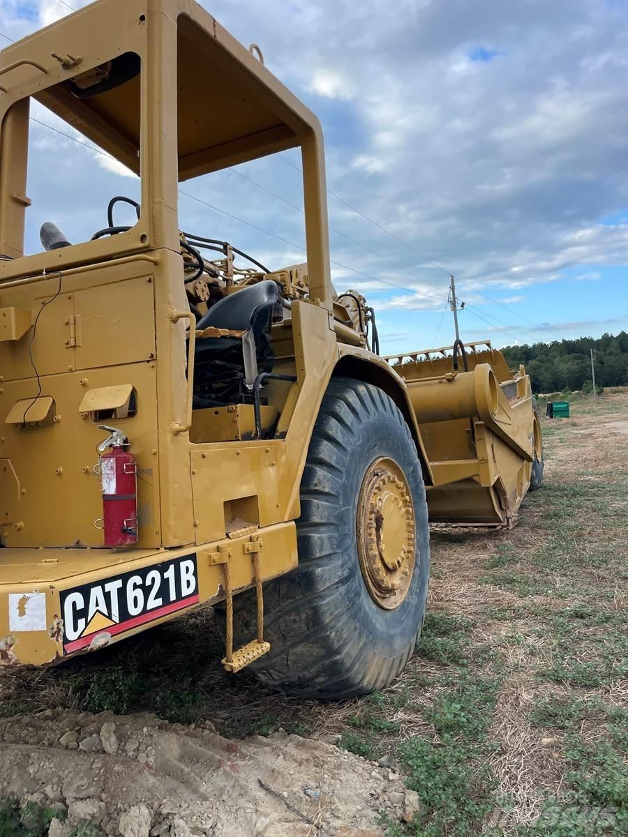 CAT 621B Skrēperi