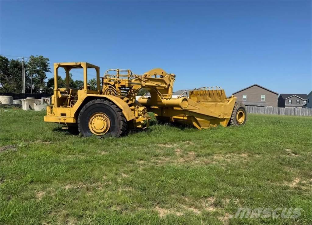 CAT 621B Skrēperi