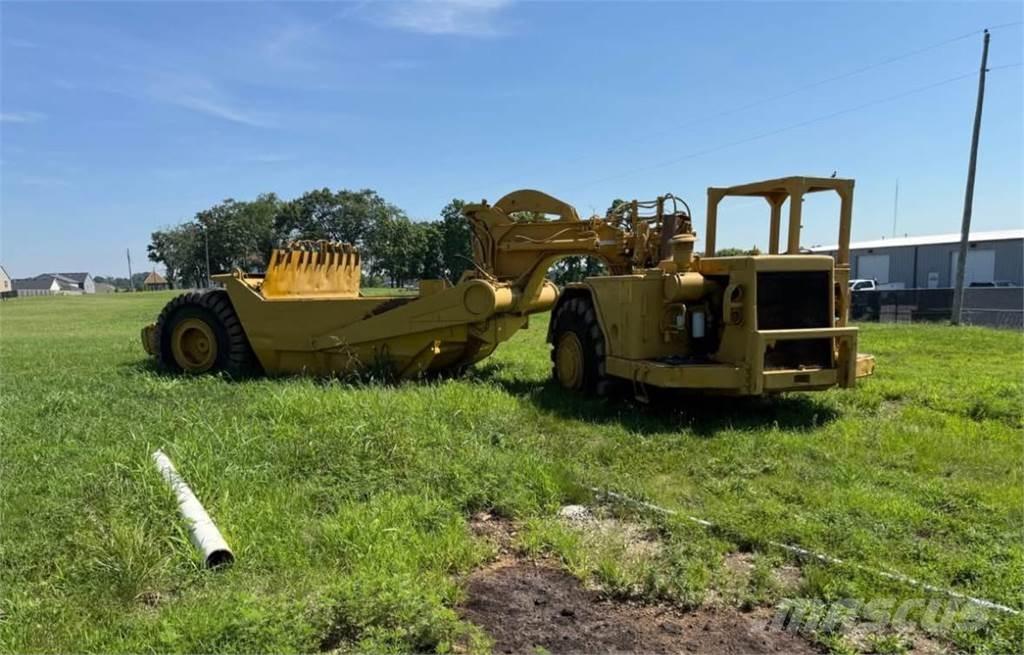 CAT 621B Skrēperi