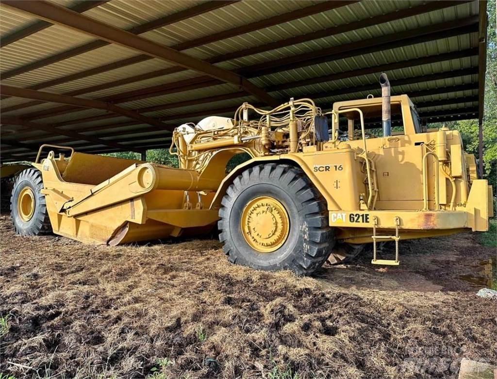 CAT 621E Skrēperi