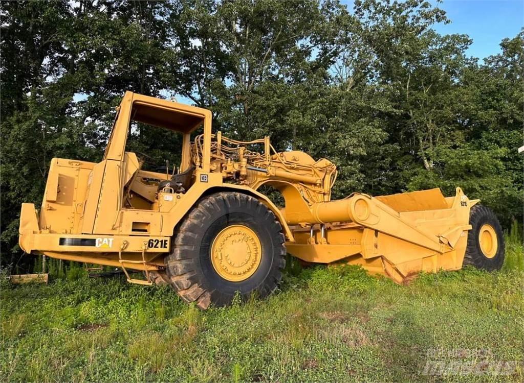 CAT 621E Skrēperi