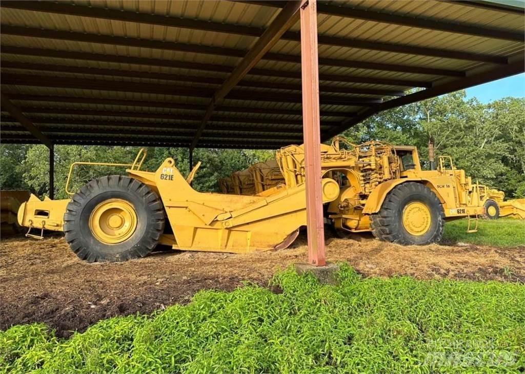 CAT 621E Skrēperi