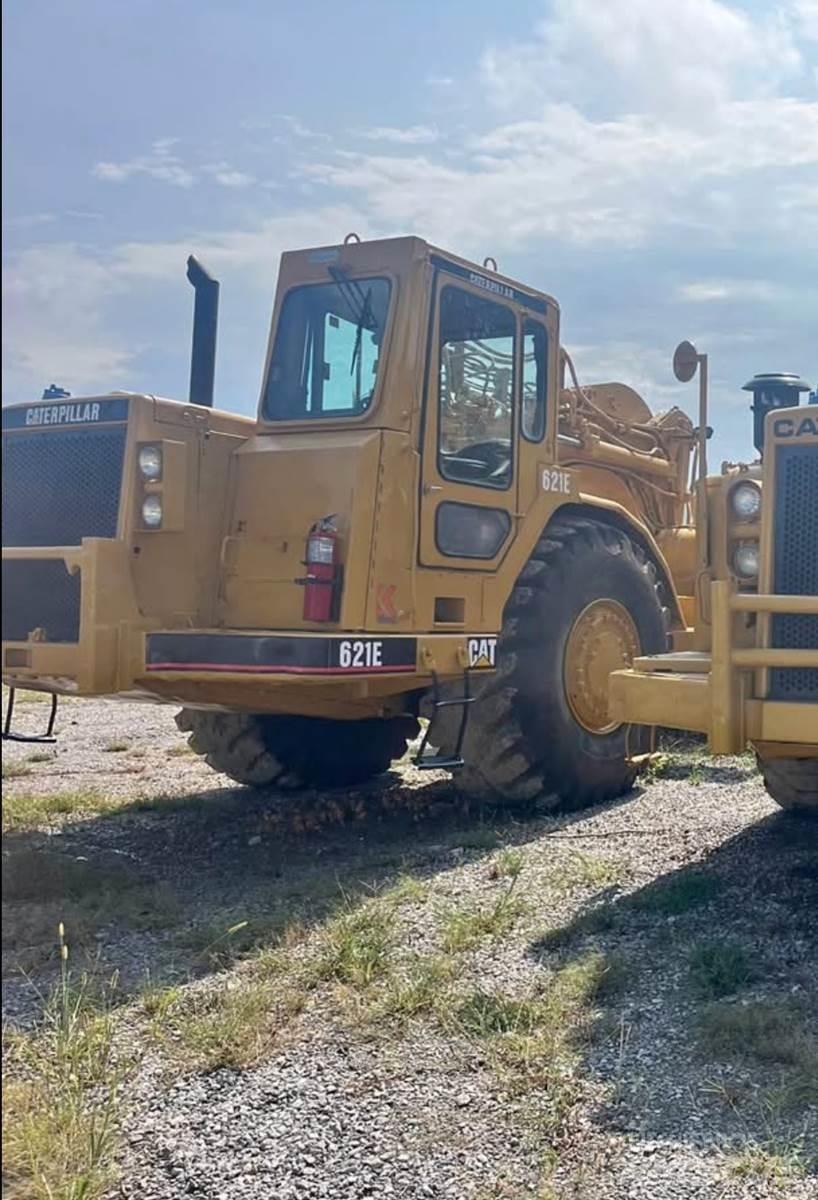 CAT 621E Skrēperi