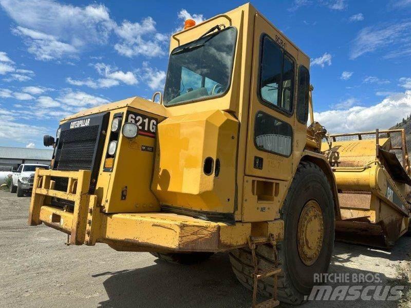 CAT 621G Skrēperi