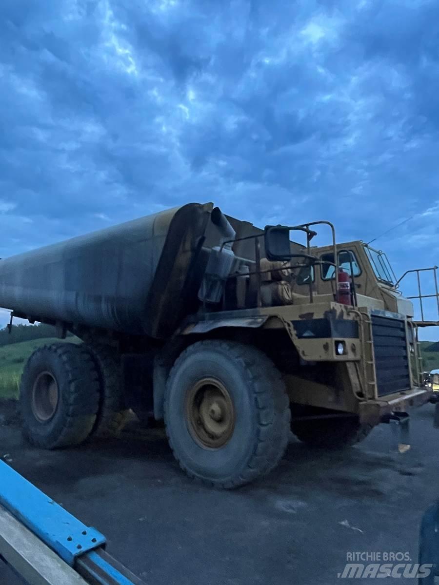 CAT 773B Autocisterna