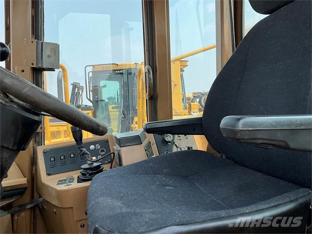 CAT 815F Augsnes blīvētāji