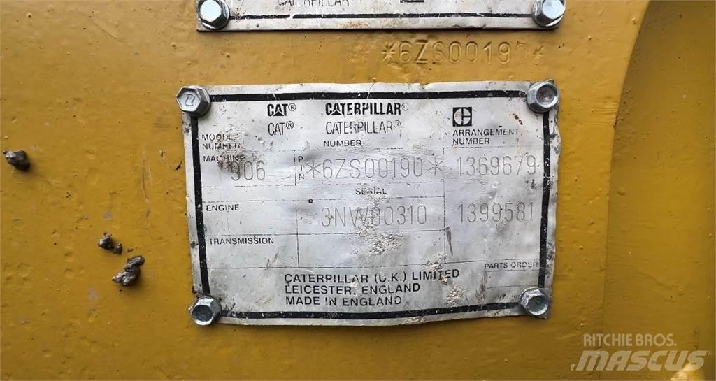 CAT 906 Iekrāvēji uz riteņiem