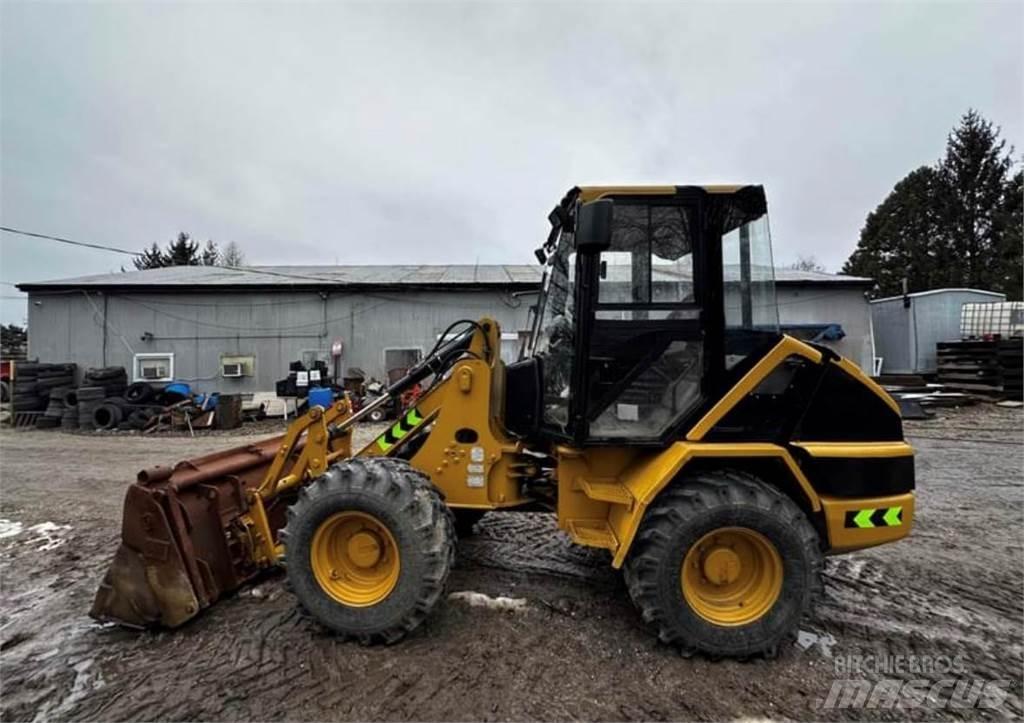 CAT 906 Iekrāvēji uz riteņiem