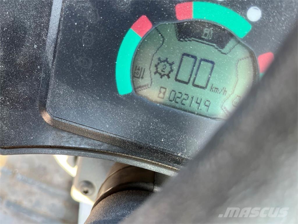 CAT 906 Iekrāvēji uz riteņiem