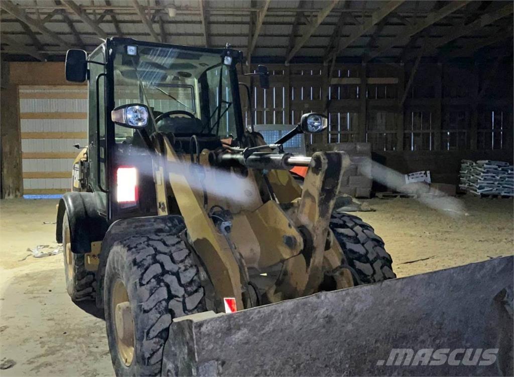 CAT 906H Iekrāvēji uz riteņiem
