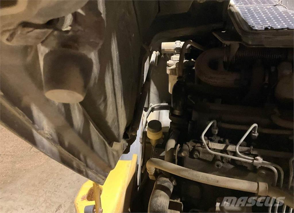 CAT 906H Iekrāvēji uz riteņiem