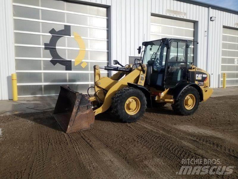 CAT 906M Iekrāvēji uz riteņiem
