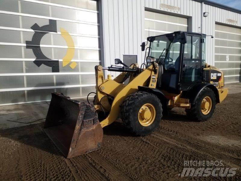 CAT 906M Iekrāvēji uz riteņiem