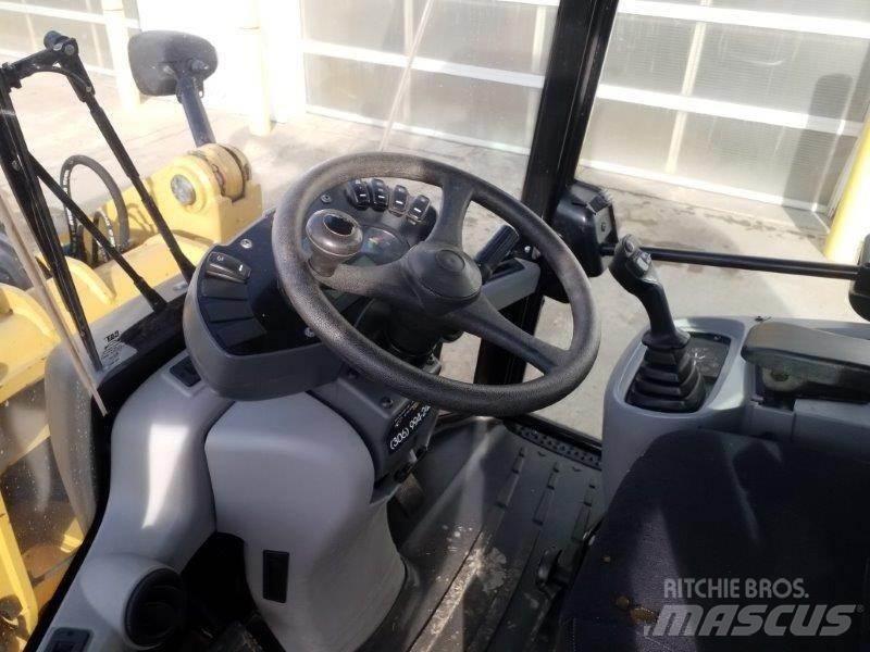 CAT 906M Iekrāvēji uz riteņiem