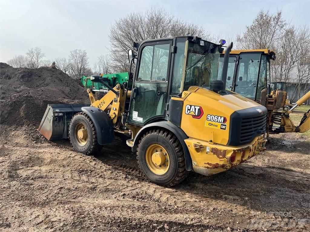 CAT 906M Iekrāvēji uz riteņiem