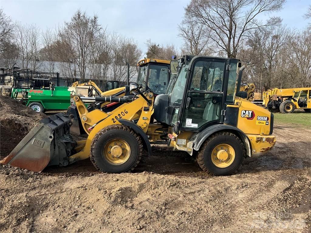 CAT 906M Iekrāvēji uz riteņiem