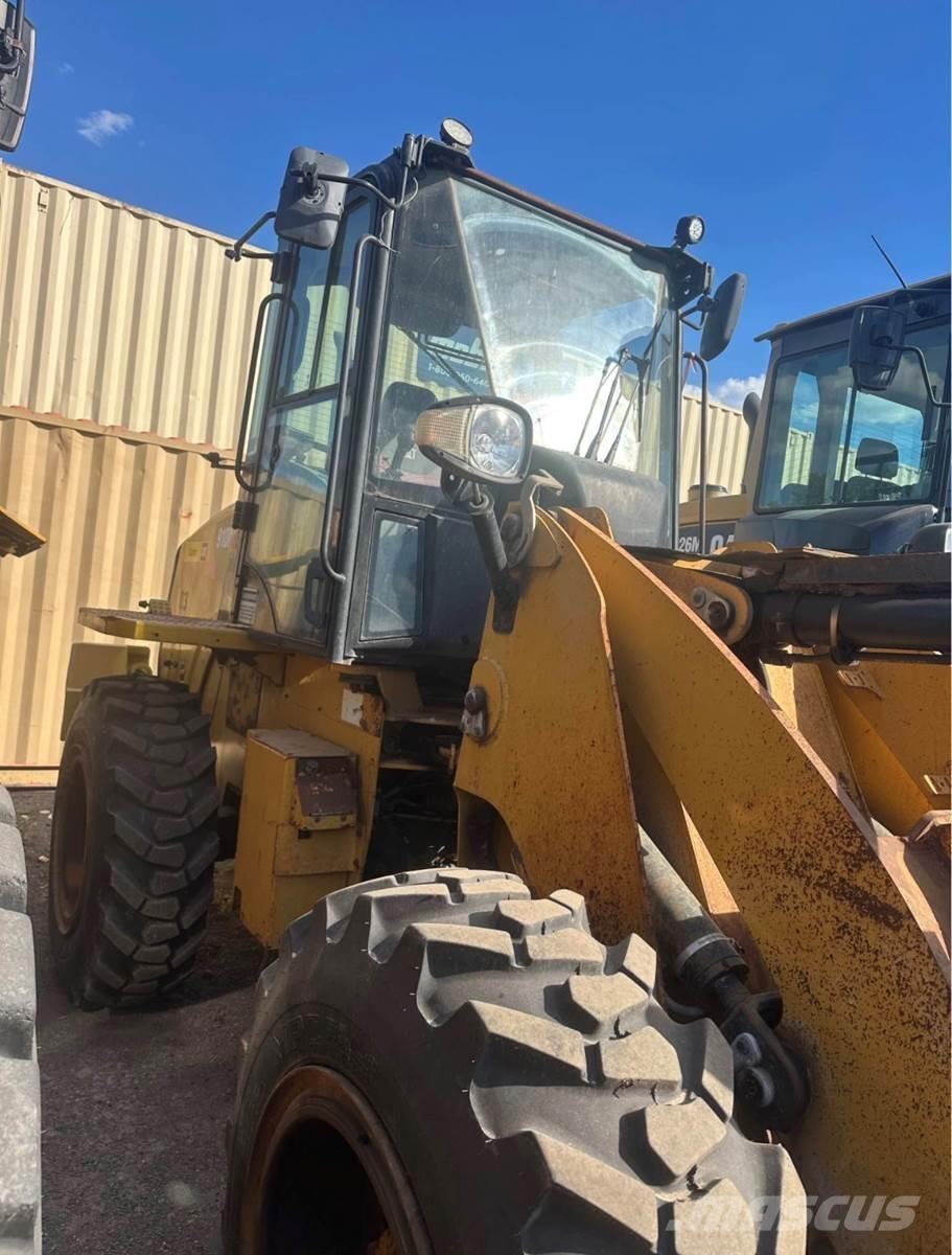 CAT 910M Iekrāvēji uz riteņiem