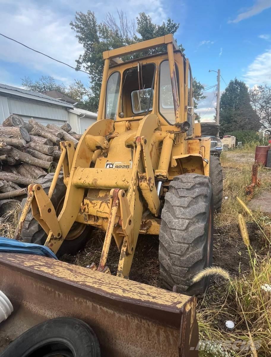 CAT 922B Iekrāvēji uz riteņiem