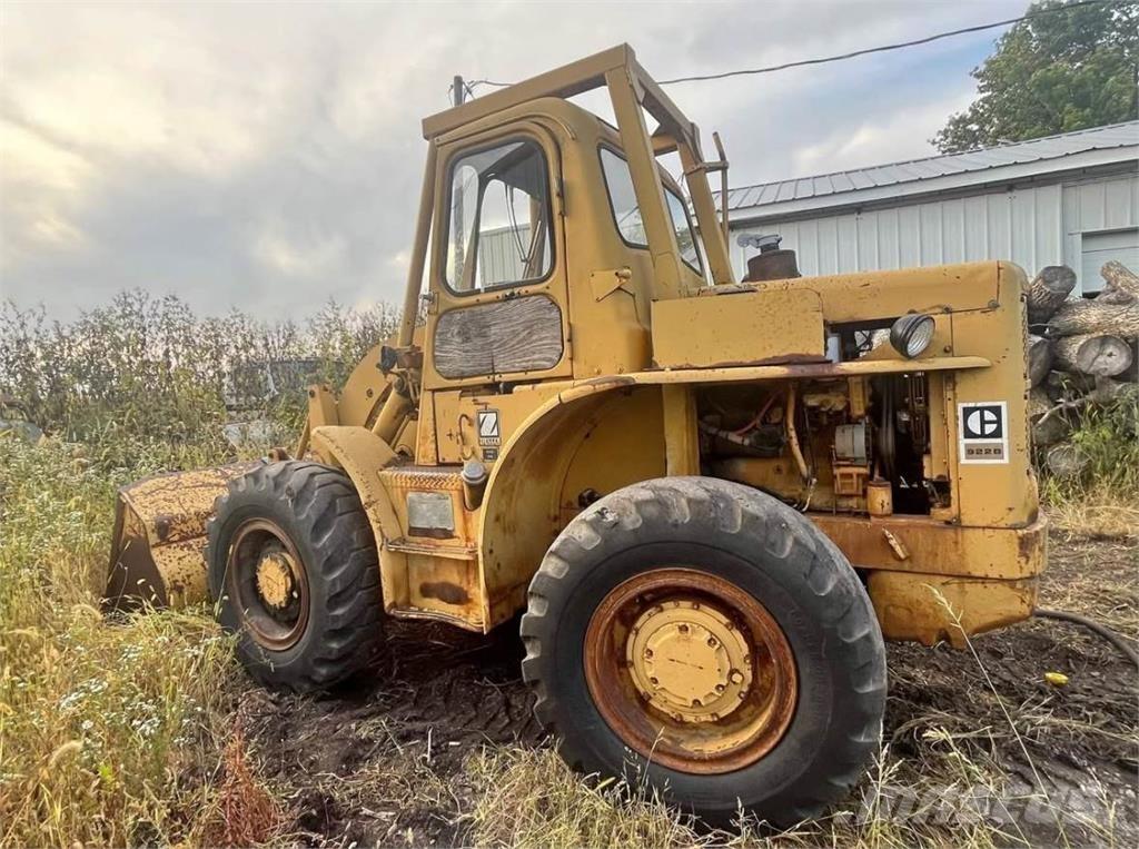 CAT 922B Iekrāvēji uz riteņiem