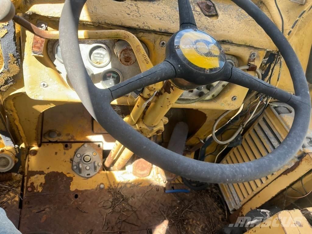 CAT 922B Iekrāvēji uz riteņiem