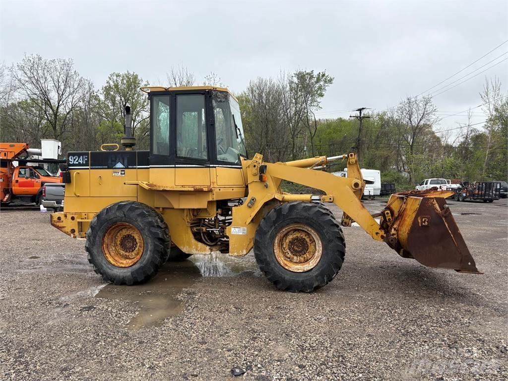 CAT 924F Iekrāvēji uz riteņiem