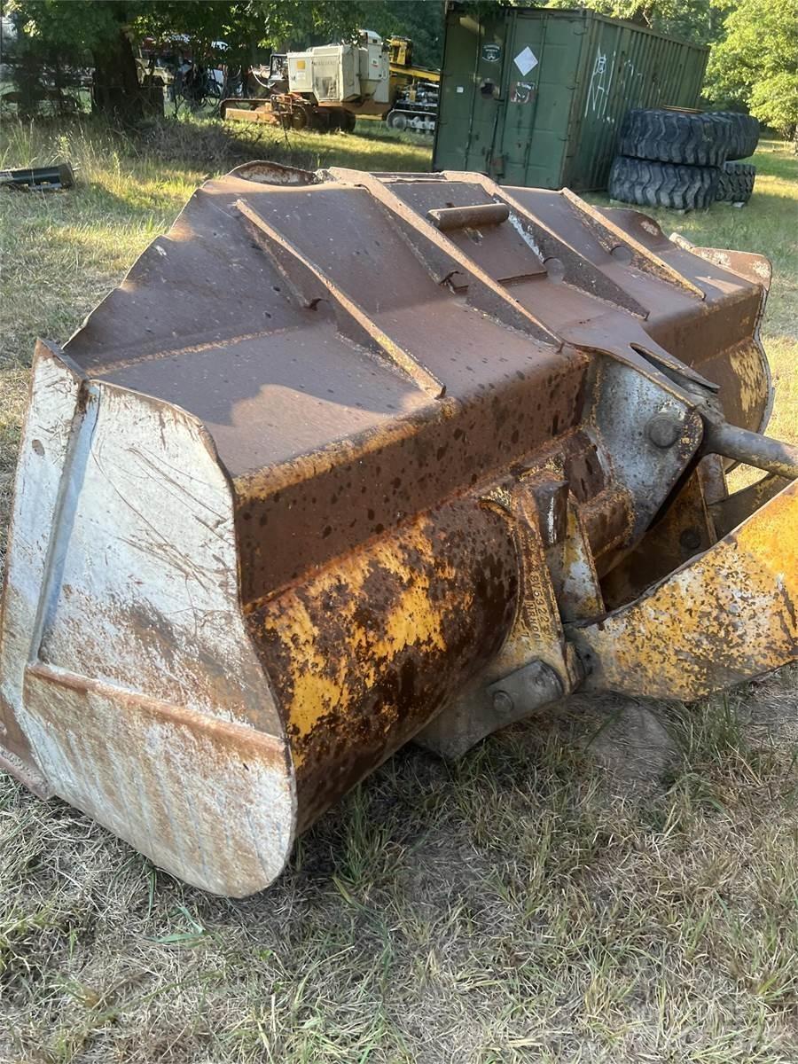 CAT 926 Iekrāvēji uz riteņiem