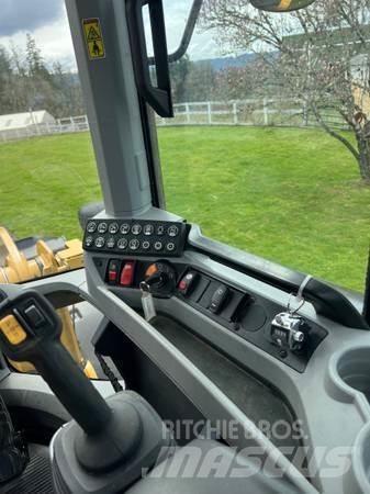 CAT 926M Iekrāvēji uz riteņiem