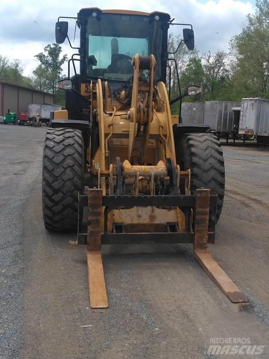 CAT 926M Iekrāvēji uz riteņiem
