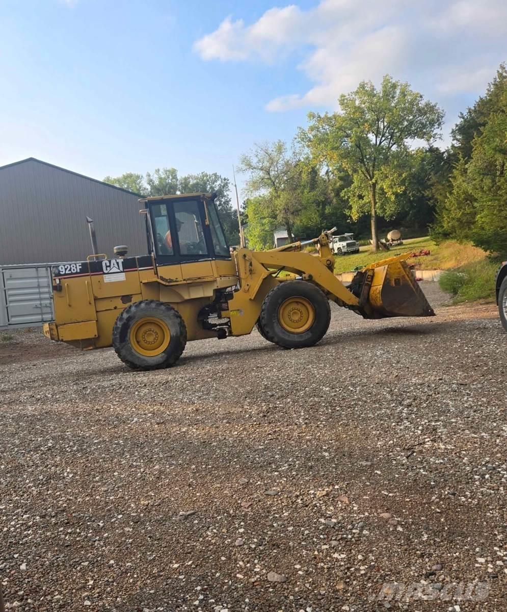 CAT 928F Iekrāvēji uz riteņiem