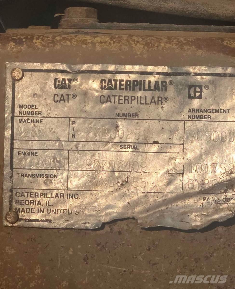 CAT 928F Iekrāvēji uz riteņiem