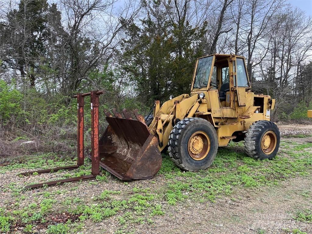 CAT 930 Iekrāvēji uz riteņiem