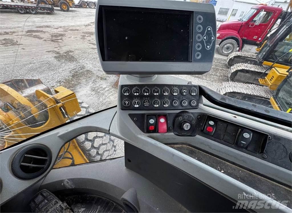CAT 930K Iekrāvēji uz riteņiem