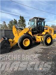 CAT 930M Iekrāvēji uz riteņiem