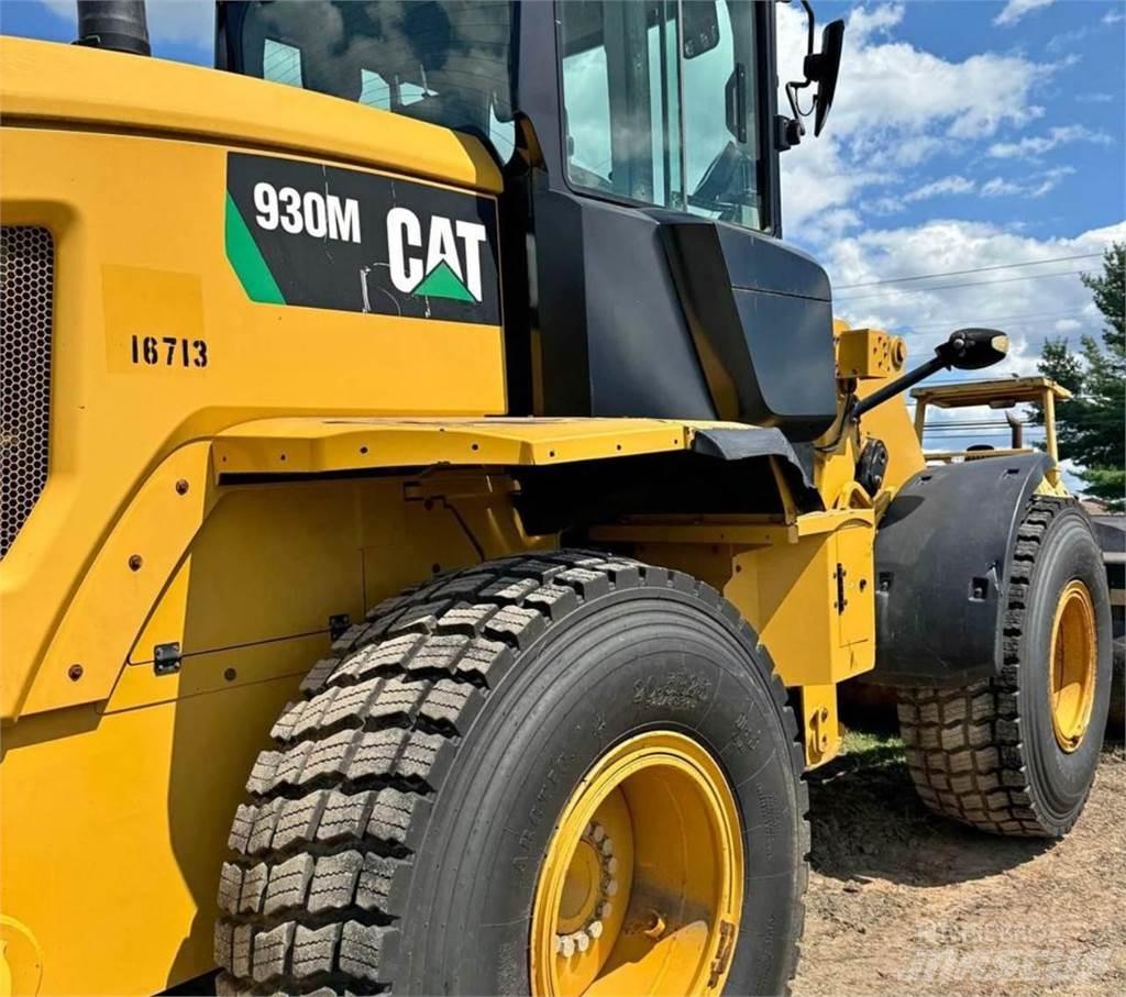 CAT 930M Iekrāvēji uz riteņiem