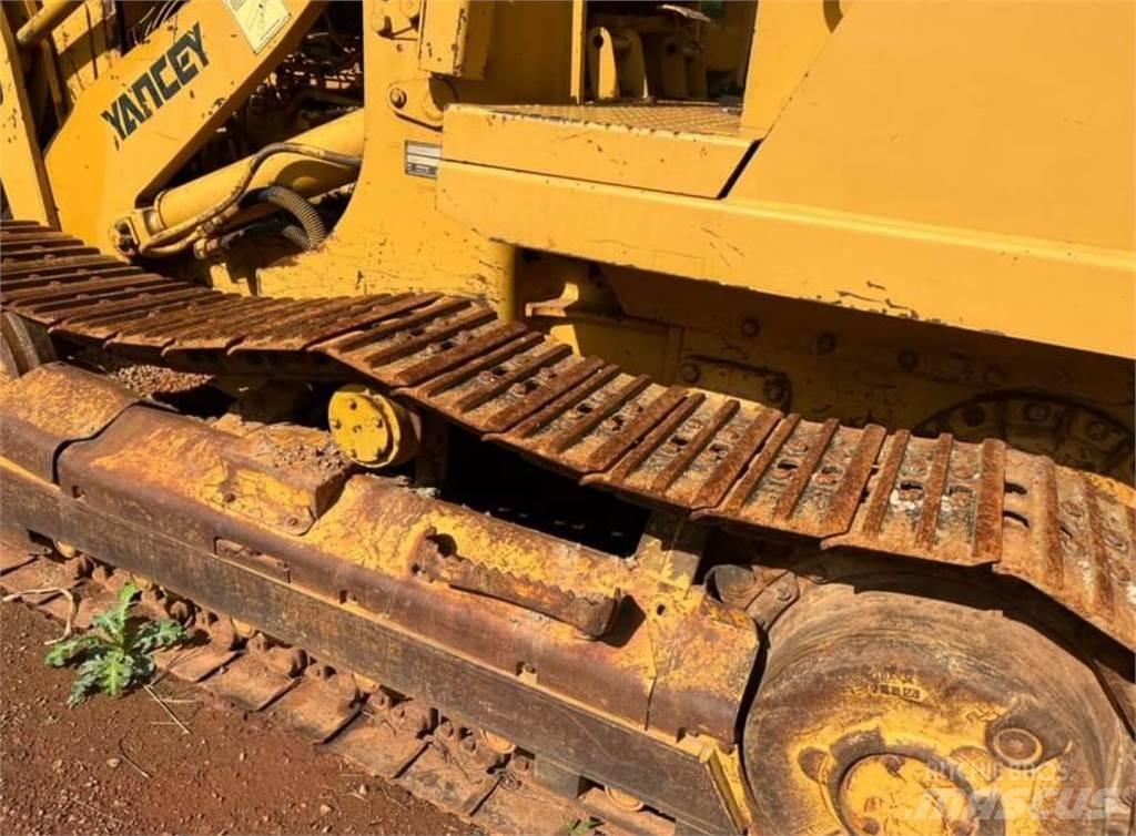 CAT 933C Kāpurķēžu buldozeri