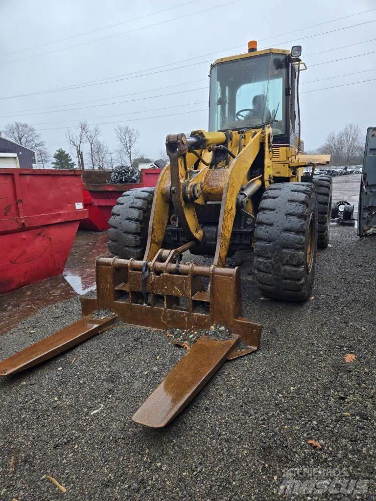 CAT 938F Iekrāvēji uz riteņiem